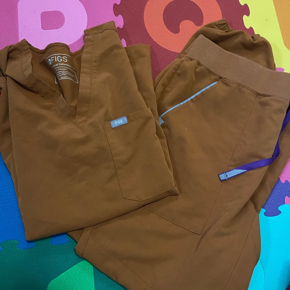 Figs Brown Scrub Set